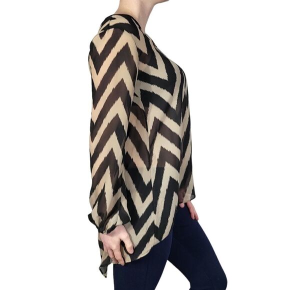 Signature Studio Chevron Stripes Cut Out Crisscross Back High Low Hem Top Size S - Picture 2 of 8